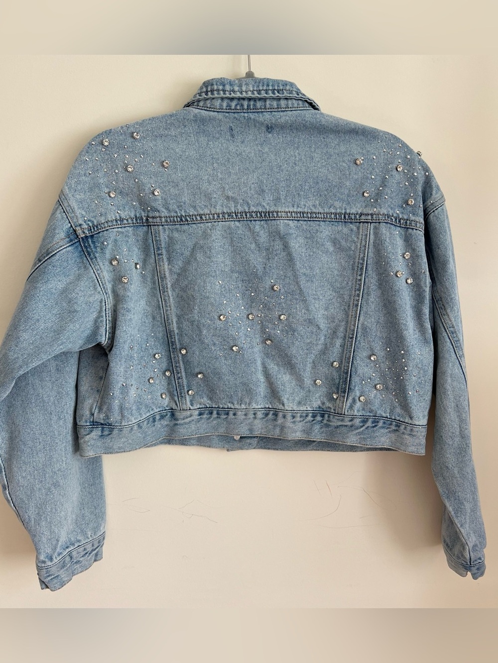 Forever 21 cropped jean jacket light wash embellished rhinestone size medium - Picture 4 of 11
